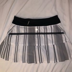 Lululemon Skirt Pace Setter Ruffle Tiered White, Black and Grey Athletic